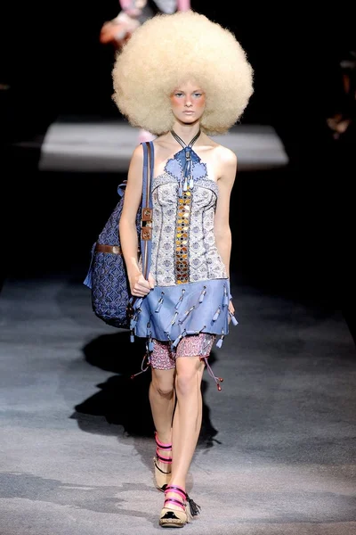 Look 10